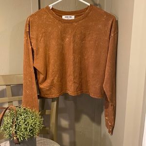 Cropped long sleeve T-shirt